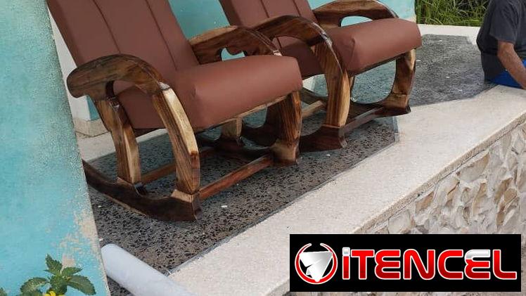 sillones de madera tapizados