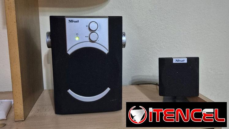 Vendo computadora entera lista para usar. Mas silla de computadora. 200 usd todo. 53583761