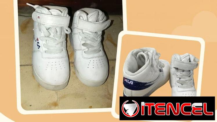 Zapatos originales para niño (Talla 8) de uso muy bien cuidados.