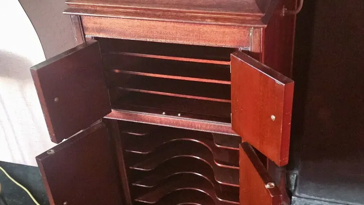 Vendo única y espectacular Victrola Art Noveau, modelo VV-X  100433 J, funcionando!