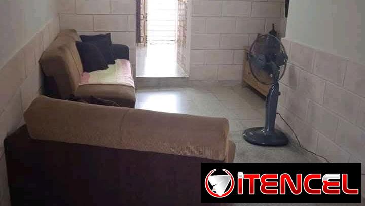 En venta casa de dos plantas en el reparto Martí. Ubicada en una calle de pocos vecinos !!!