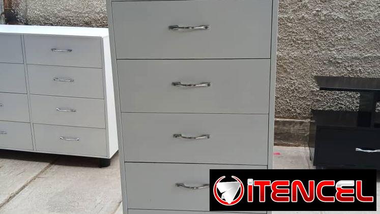Gaveteros y mesitas
