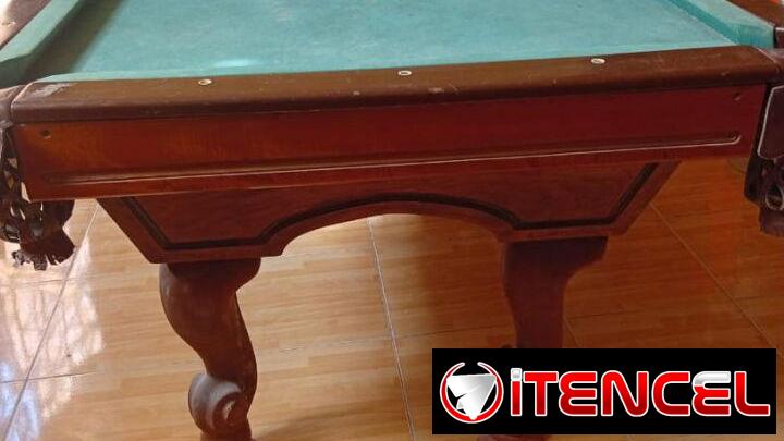 Mesa de billar con todos sus alsesorios