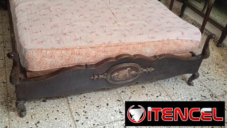 Juego de cuarto antiguo