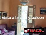 Se vende apartamento en Santo Suárez, ubicado en un primer piso con balcón a la calle