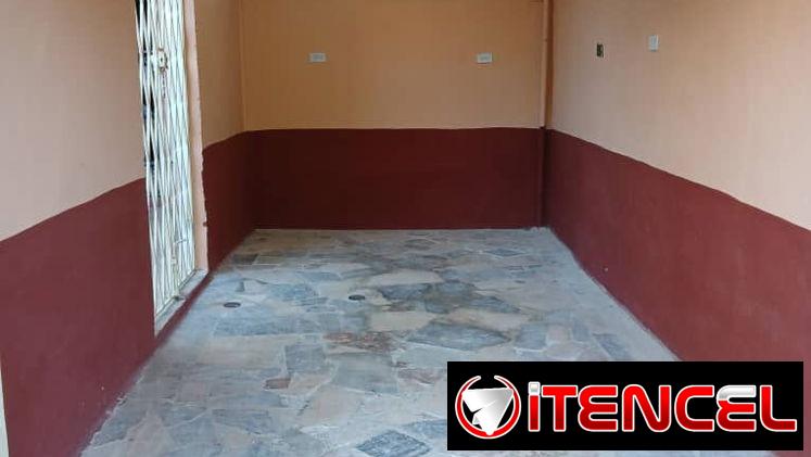 Venta o permuta de casa en Playa con 4 habitaciones ideal para dos familias de 3 niveles.