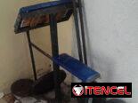 Se vende predicador con algunos discos de hacer pesa y aparato para glúteos y muslo en 400 usd el combo completo int al