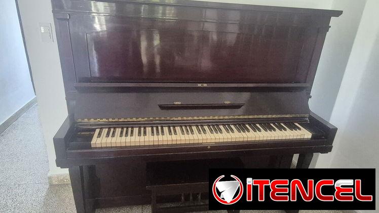Se vende piano en muy buen estado!