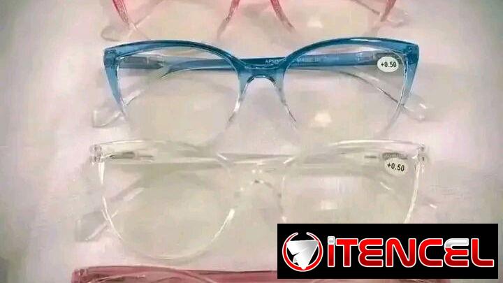 Lentes   de  conctato  y espejuelos  de aumento graduados