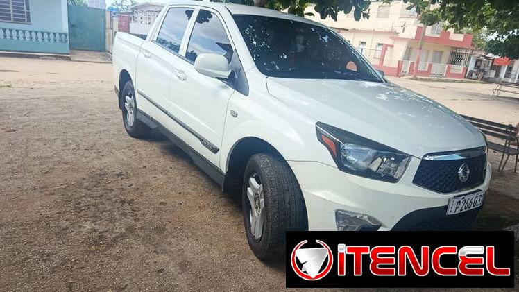 Vendo o negocio o camioneta Nissan diésel 2020