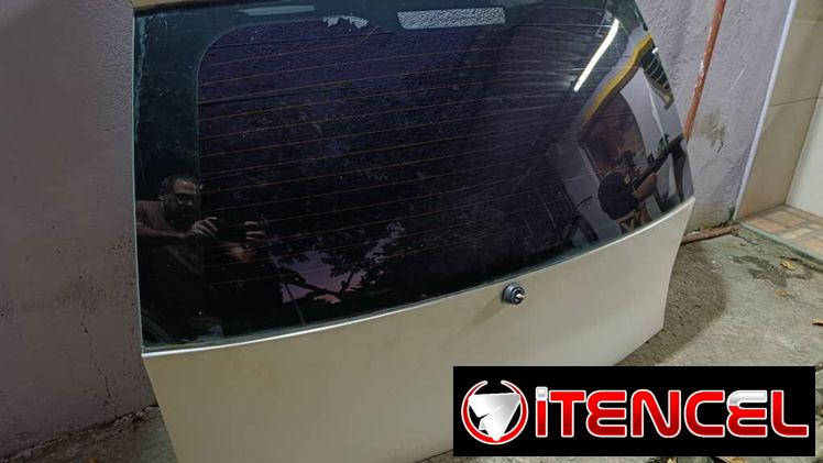 Se vende puerta de maletero de Fiat Punto