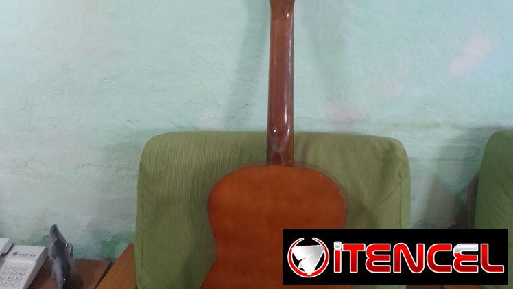 Guitarra y sus accesorios