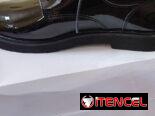 Zapatos de hombre y sandalia de mujer