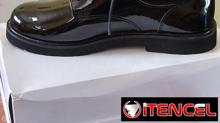 Zapatos de hombre y sandalia de mujer