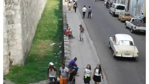 52849429 Renta de Alquiler por tiempo indefinido a estudiantes extranjeros o extranjeros …Edificio de 3 pisos solament