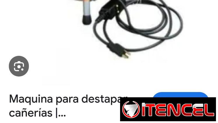 Plomero con máquina eléctrica profesional