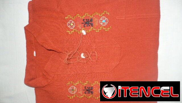 Camisa de hombre bordada de cuello chino. Talla M. Artesanía de Ecuador