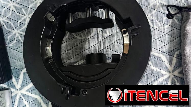 Montura Godox tipo Bowens S2 y trípodes regulables