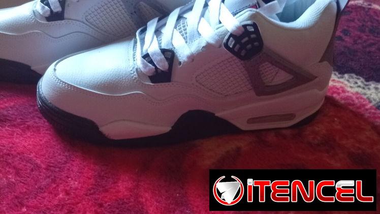 Tenis jordan retro 4