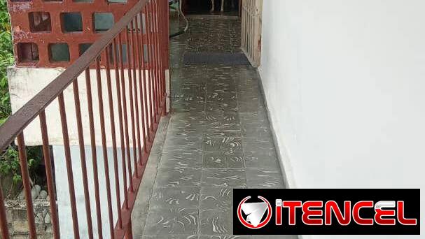 Apartamento en Los Pinos Arroyo Naranjo,3 cuartos.
