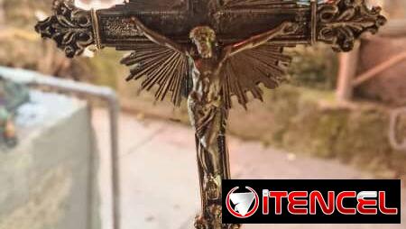 Crucifijo de Mesa de bronce