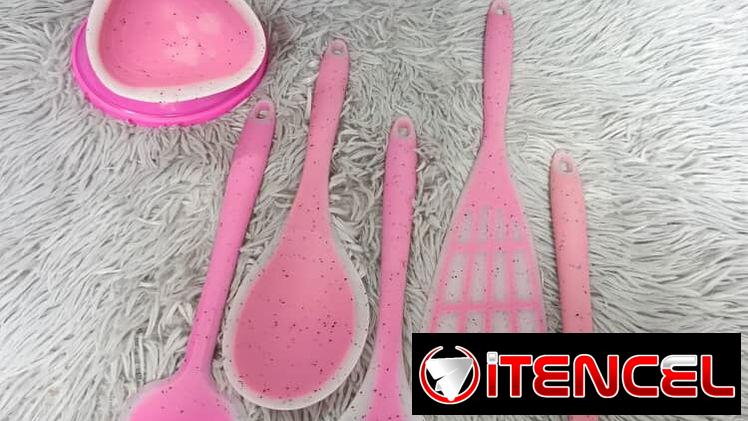 Set de 6 utensilios de silicona con base giratoria en 7800cup