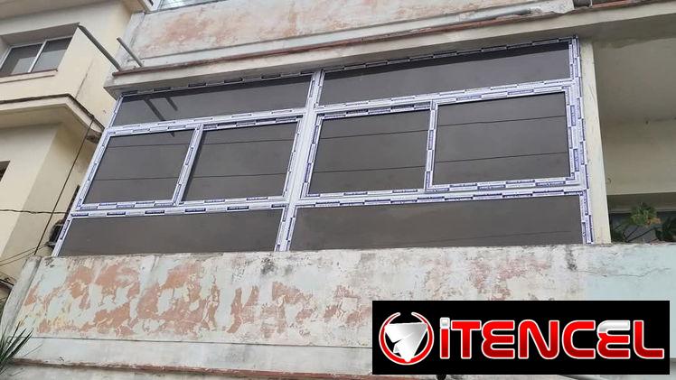 Puertas de aluminio con cristales para exteriores y interiores