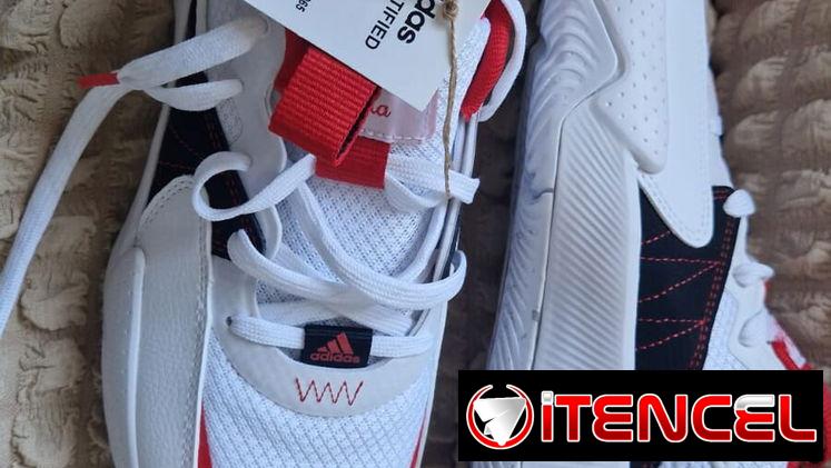 Adidas original con etiqueta 42y media
