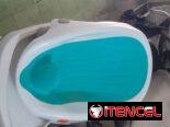 Bañera engomada para bebé utilizable sobre varias superficies