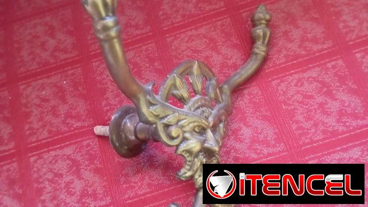 Vendo colgante antiguo de bronce de pared.