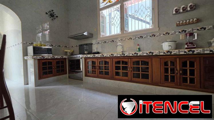 PLAYA, LA SIERRA, CASA INDEPENDIENTE PROPETARIOS ANTES DE LA REVOLUCIÓN, ÓPTIMO ESTADO,  4 HABITACIONES, 2 BAÑOS, GARAJE