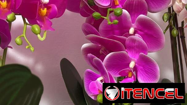 Orquídea artificial en su maceta 🌺