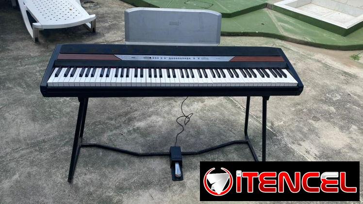 Piano Korg sp250..650 usd con pedal y atril