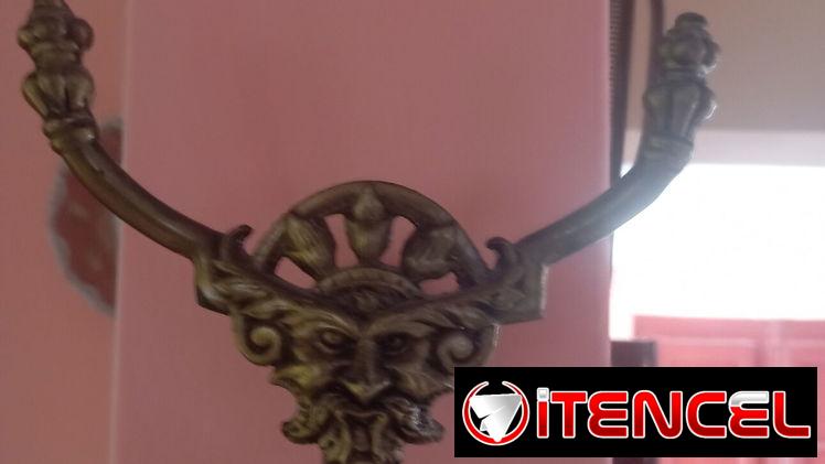 Vendo colgante antiguo de bronce de pared.