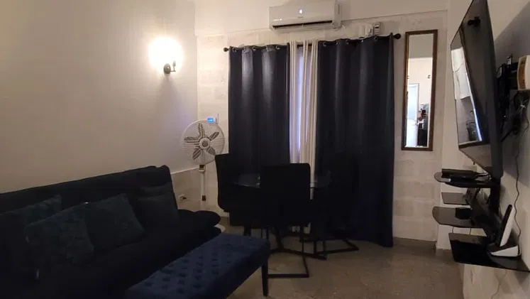 SE VENDE ACOGEDOR APARTAMENTO, LISTO PARA ENTRAR A VIVIR NUEVO VEDADO