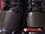 Zapatos de hombre y sandalia de mujer