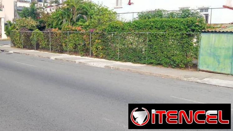 Se ofrece terreno y/o carpoch en excelente ubicación ideal para proyectos residenciales o comerciales.