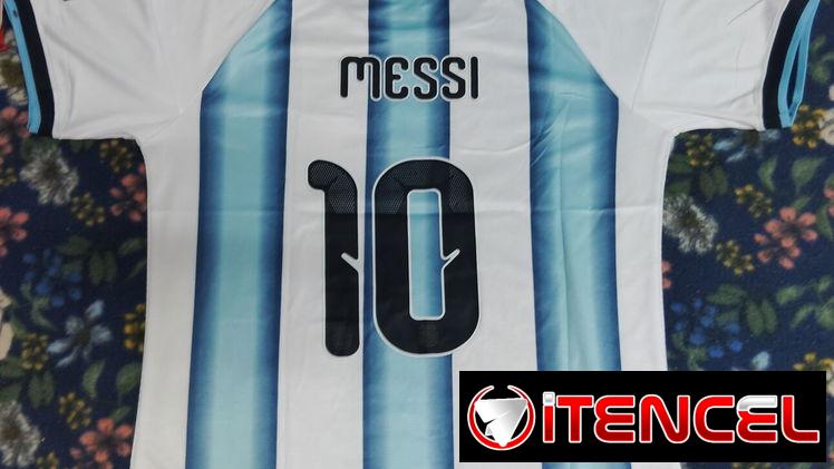 Camisetas de futbol Messi y Ronaldo
