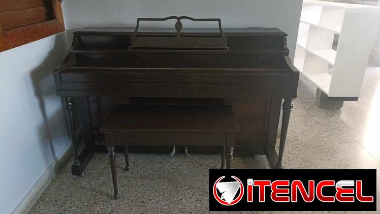 Piano vertical