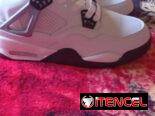 Tenis jordan retro 4