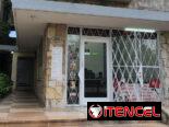 Alquiler de local puerta de calle con frente de cristal sedado 27 y 10. Ideal para mercadeo o tienda
