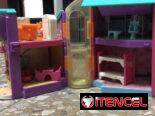 Casa de muñecas, peluches y juguetes