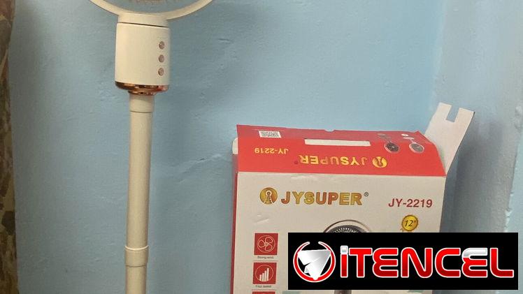 Ventiladores recargables de pie