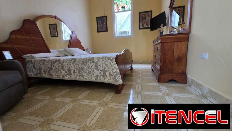 PLAYA, LA SIERRA, CASA INDEPENDIENTE PROPETARIOS ANTES DE LA REVOLUCIÓN, ÓPTIMO ESTADO,  4 HABITACIONES, 2 BAÑOS, GARAJE