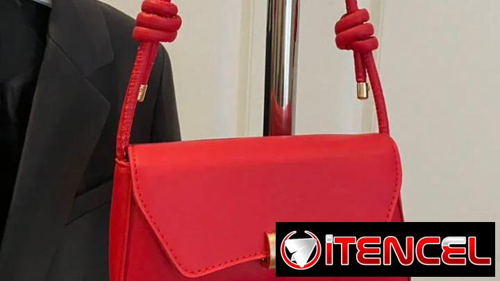 Bolso de hombro rojo