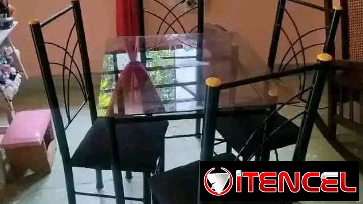 Comedores de madera y de tubos