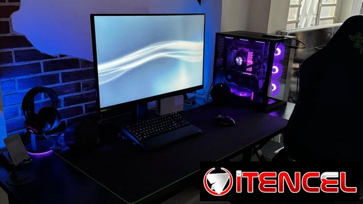 Vendo PC COMPLETA con mesa, Silla RAZER y todo urge venderla tengo la caja de TODO