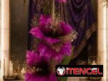 Búcaro de adorno con flores