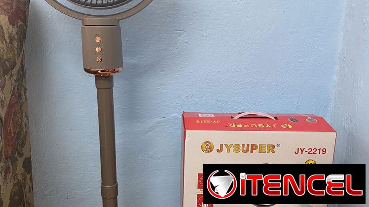 Ventiladores recargables de pie