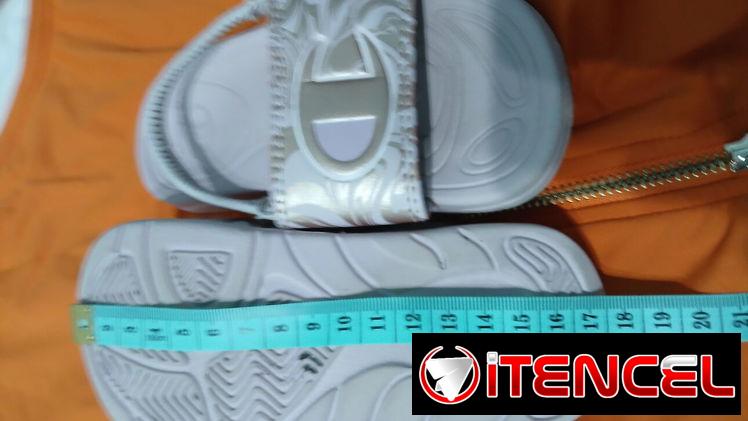 Chancletas y sandalias para niñas